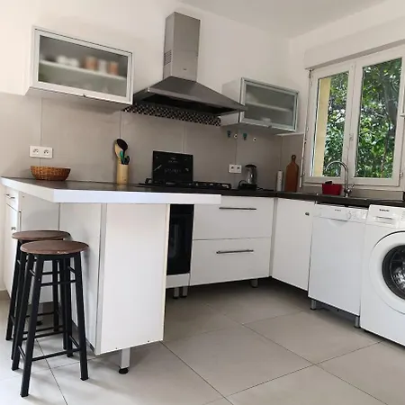 Maison Atypique Avec Jardin 度假居 *