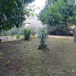 Holiday home Maison Atypique Avec Jardin