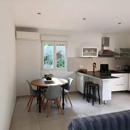 Maison Atypique Avec Jardin