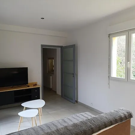 Holiday home Maison Atypique Avec Jardin *