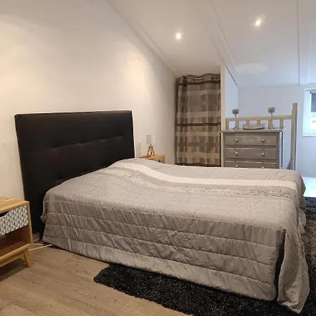 Holiday home Maison Atypique Avec Jardin